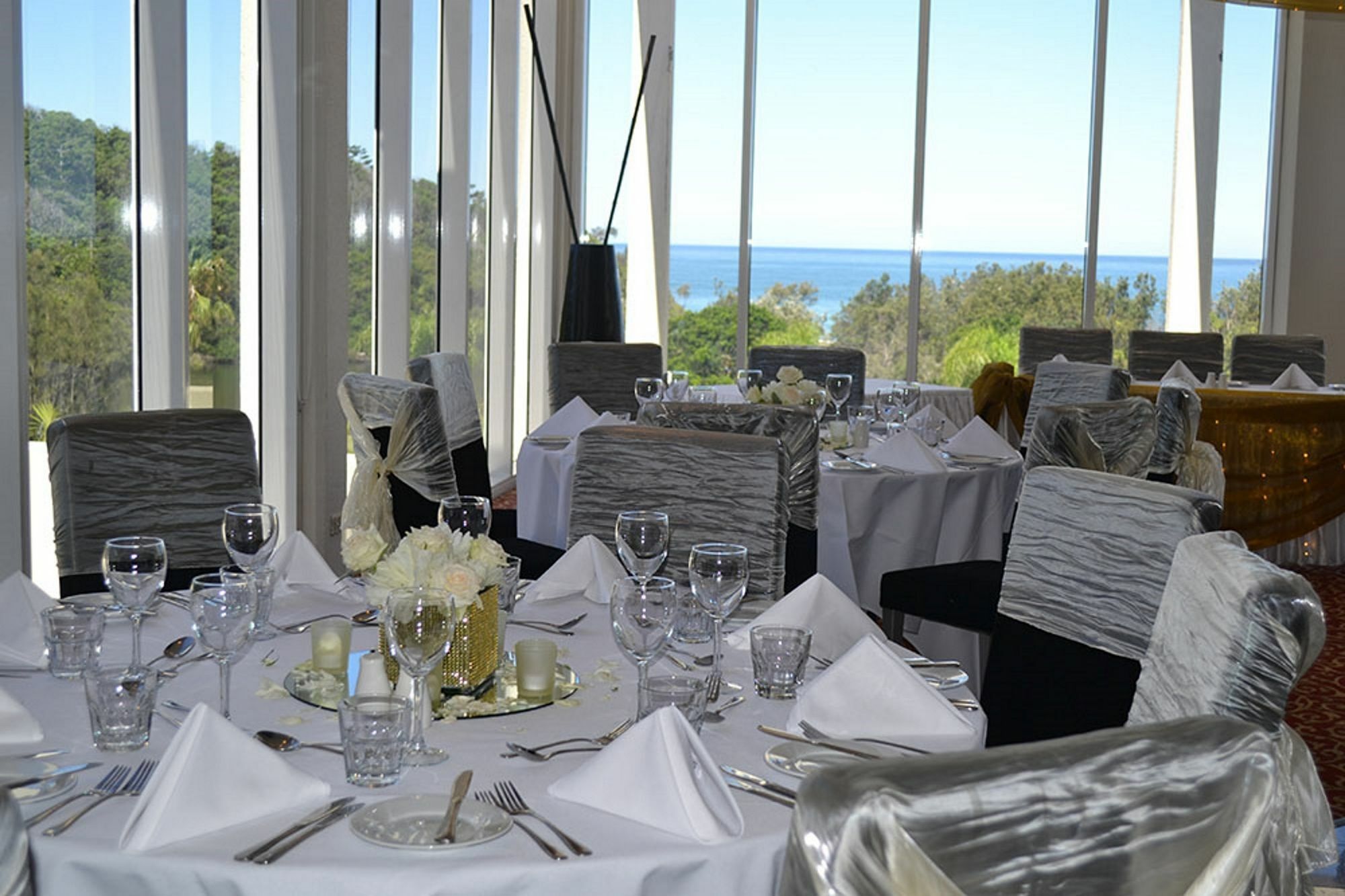 Absolute Beachfront Opal Cove Resort Korora Exterior photo